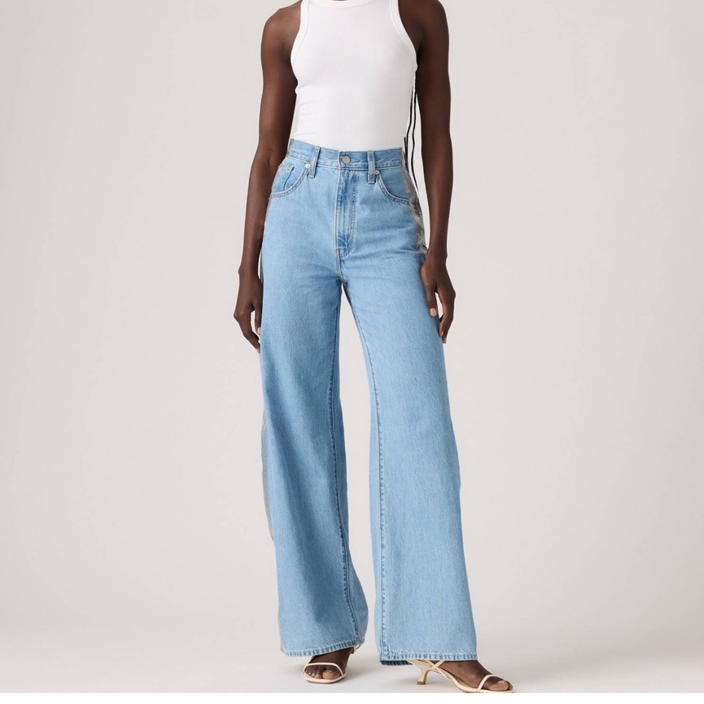 Levi's Light Wash Wide Leg Women's Jeans
